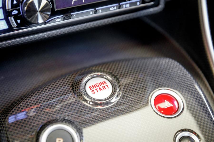 Детали интерьера Alfa Romeo 8C Competizione 2008 года  (фото 74 из 143)